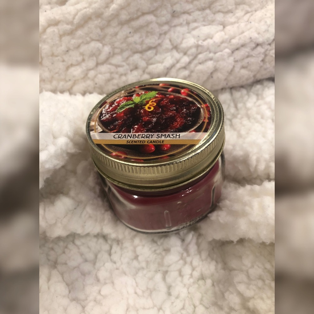 ❄️3/$12❄️ Cranberry Smash candle - Picture 1 of 4